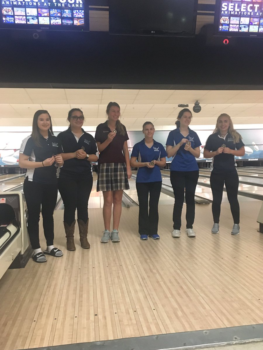 ChrisDuderstadt's tweet photo. St. James girls and boys bowling finished 2nd and 4th, respectively, in the EKL tournament. Meredith Bierbaum was fourth for the SJA girls. https://t.co/KPQTRoZJFm