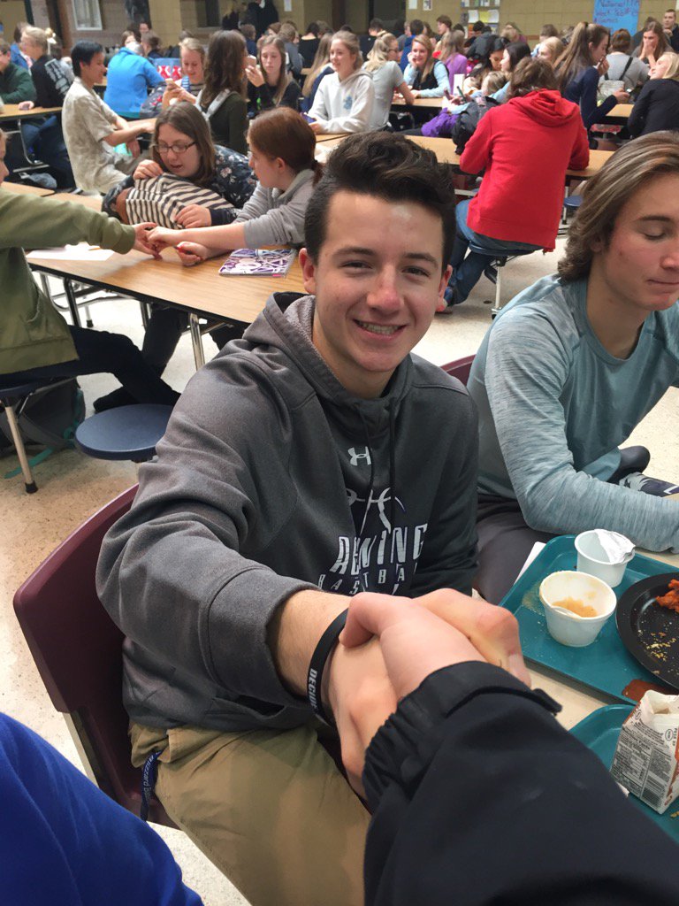 nessasue17's tweet photo. 100 retweets in 2 weeks for frosty tips and steps.  curtesy @heater_23 https://t.co/iB07FqxleP