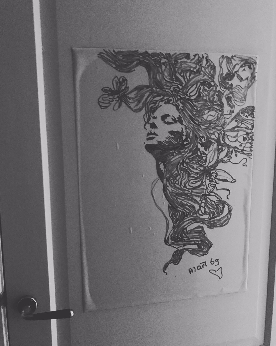 DutchMartin's tweet photo. Yep another #kitchendoordrawing #lovelonghaired❤ #hopemysonlikesit #art #whiteboarding https://t.co/Epa2m6iZGo