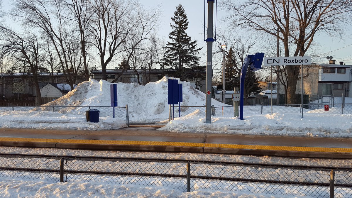 ouidram's tweet photo. @tfsargeant Another AMT slap in the riders' face - again not removing snow. 20+ spaces lost; more in other lots. https://t.co/pyB88Hic5p