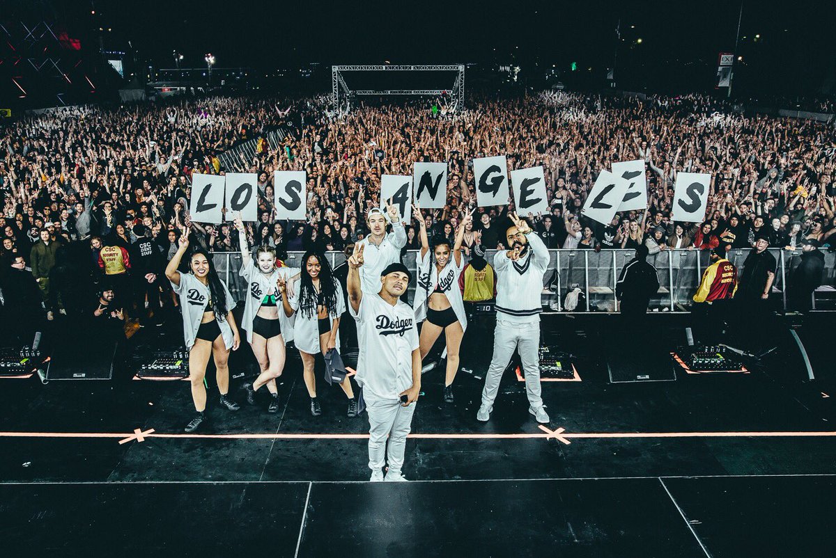 MAJORLAZER's tweet photo. 1ST SHOW OF '17 https://t.co/eTqlyN6YcC