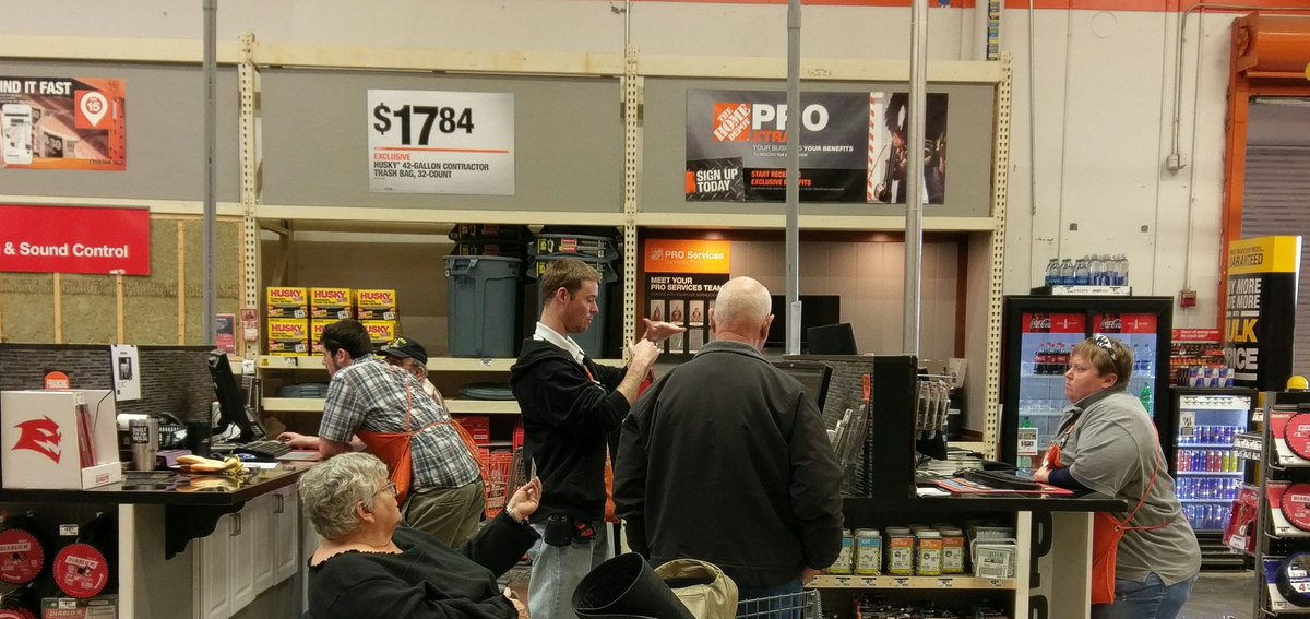 pathogen98's tweet photo. Stepped away long enough to snap a pic.  We're hustling at the #prodesk today.  #4650 #thd #orangelife https://t.co/tKTImMfJ0M