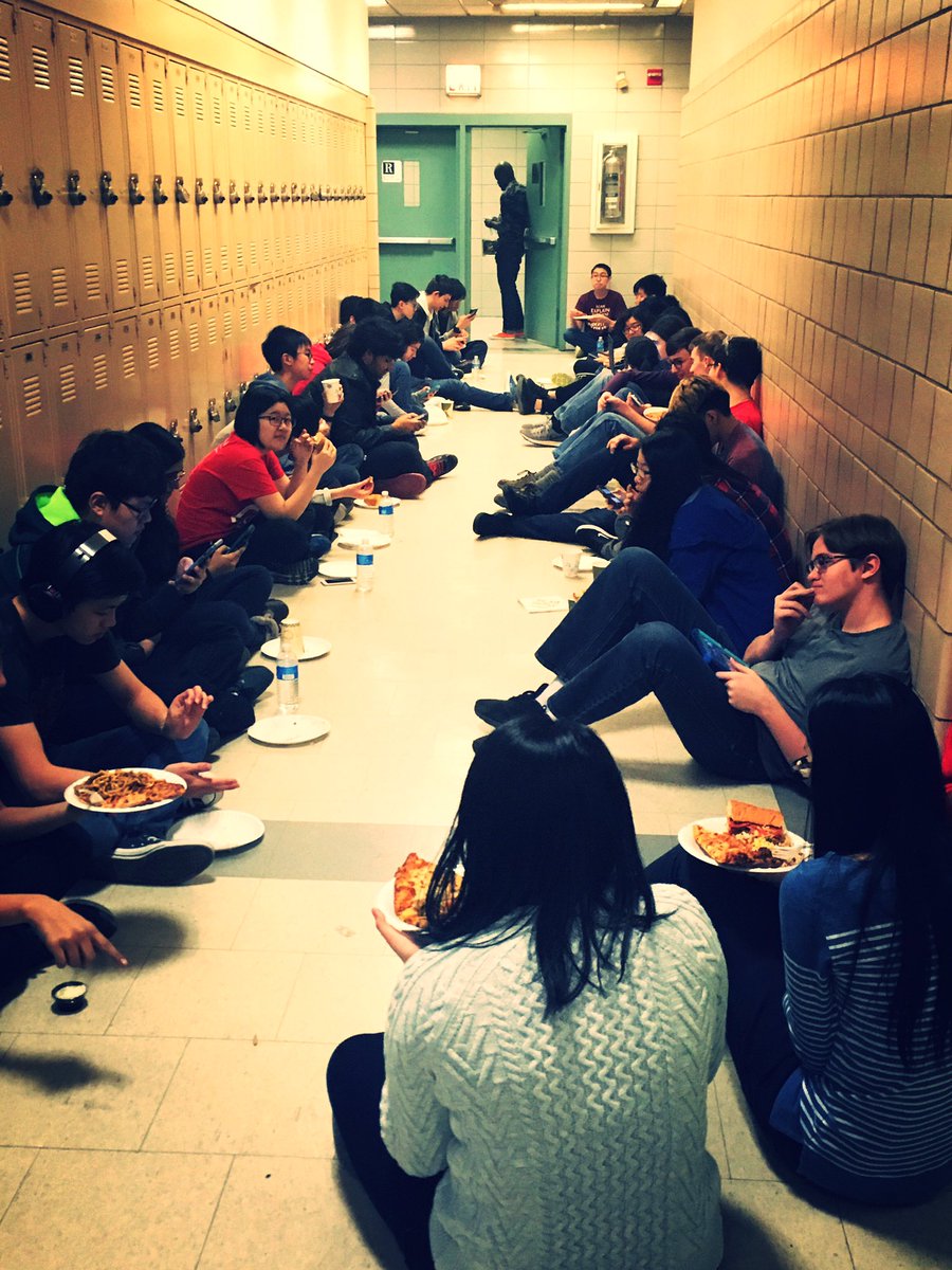 53hypeClub's tweet photo. Check out these cool high schoolers designing ROBOTS! @BrianPiccolo53 #robotics #mathematcs #STEM #stuyvesanthighschool https://t.co/yeDmFH8Ttc