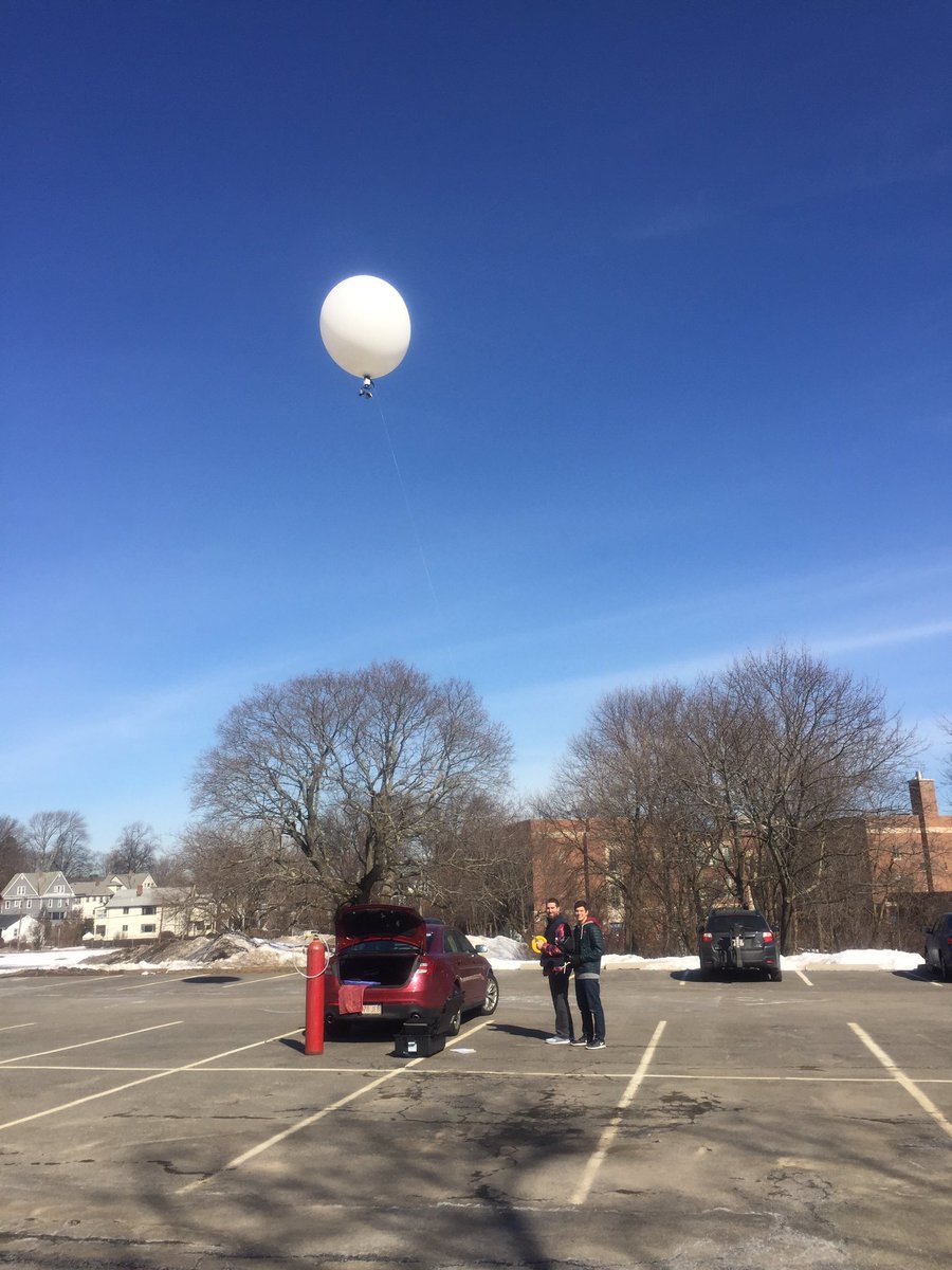 branickweix's tweet image. Fantastic #SmartBalloon training by @Altametry this morning!  Looking forward to using their platform for research with @leatherback!