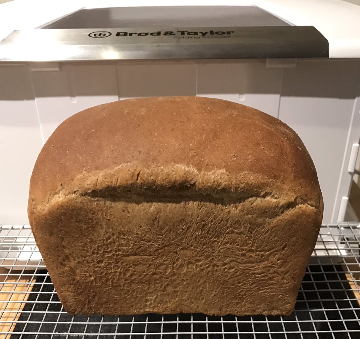 Rob_C_Allen's tweet photo. 2/2 This shows step by step, the recipe from my previous tweet. I used @BrodandTaylorUK #BreadProofer The finished #Loaf is lovely too. โค๏ธ๐ https://t.co/IhlyuYGGI7