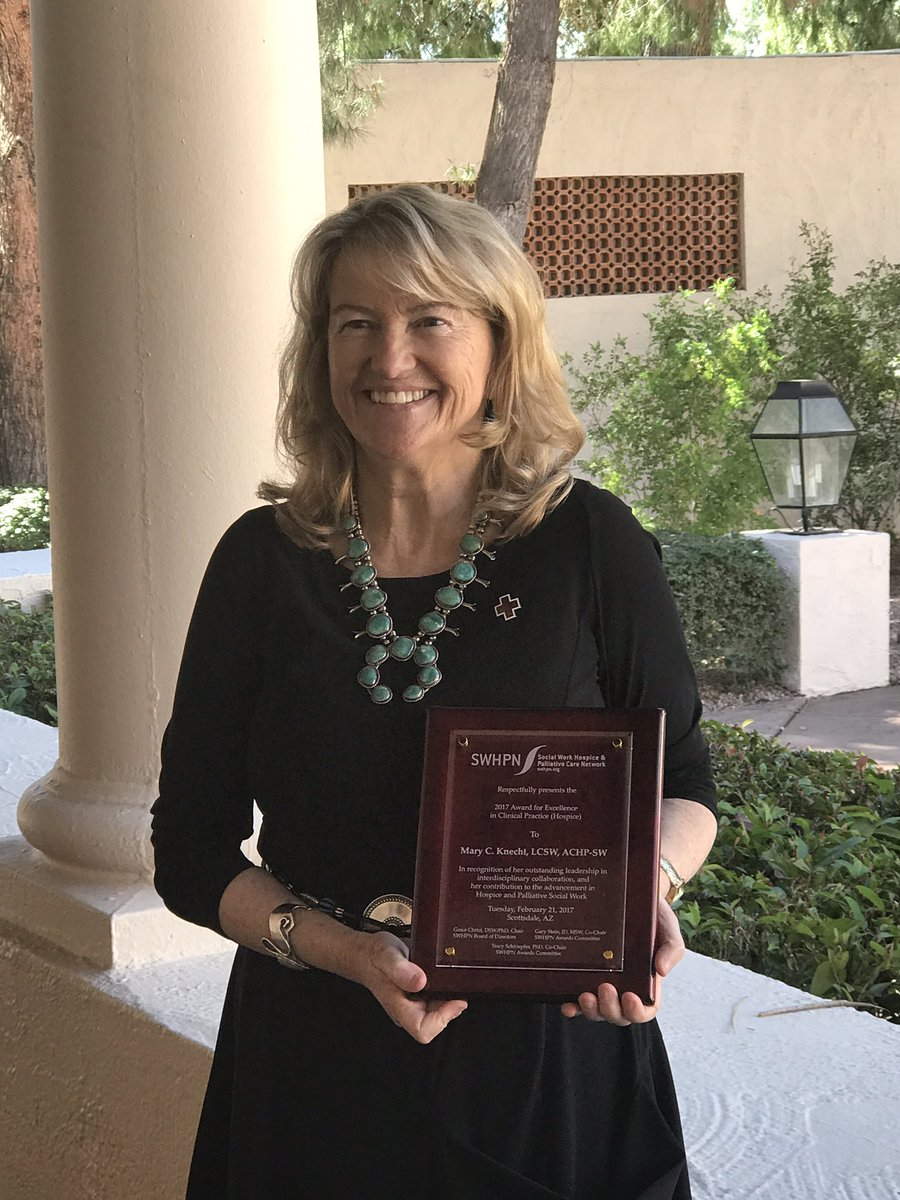 kimacquaviva's tweet image. Congrats to @MaryKnecht7 for winning a #swhpn17 award! #hpm #socialwork #hospice