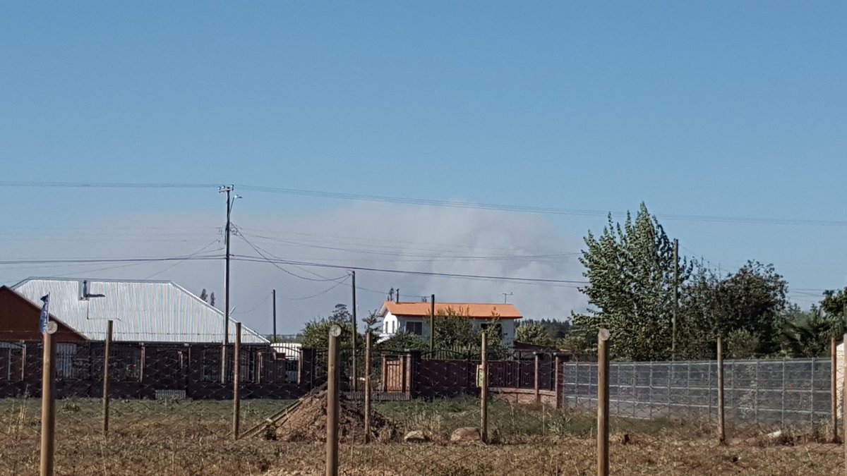 rdiazd's tweet photo. Gran columna de humo visible desde Talquipen.hacia #Cato.. @RNECHILLAN https://t.co/WCbGmYBbDN