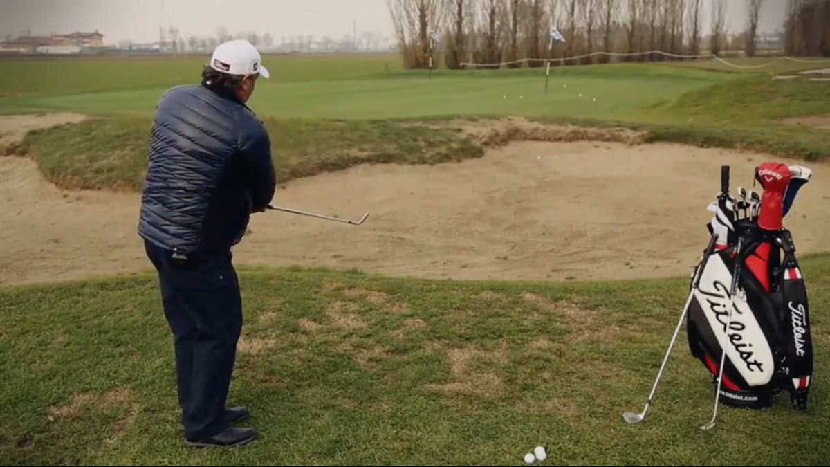 gattufola1's tweet image. youtu.be/siDz31EeGQw dopo una lezione di Costantino Rocca non avrete più paura ad affrontare un tiro da dietro un #buncher😹🙀😫😤