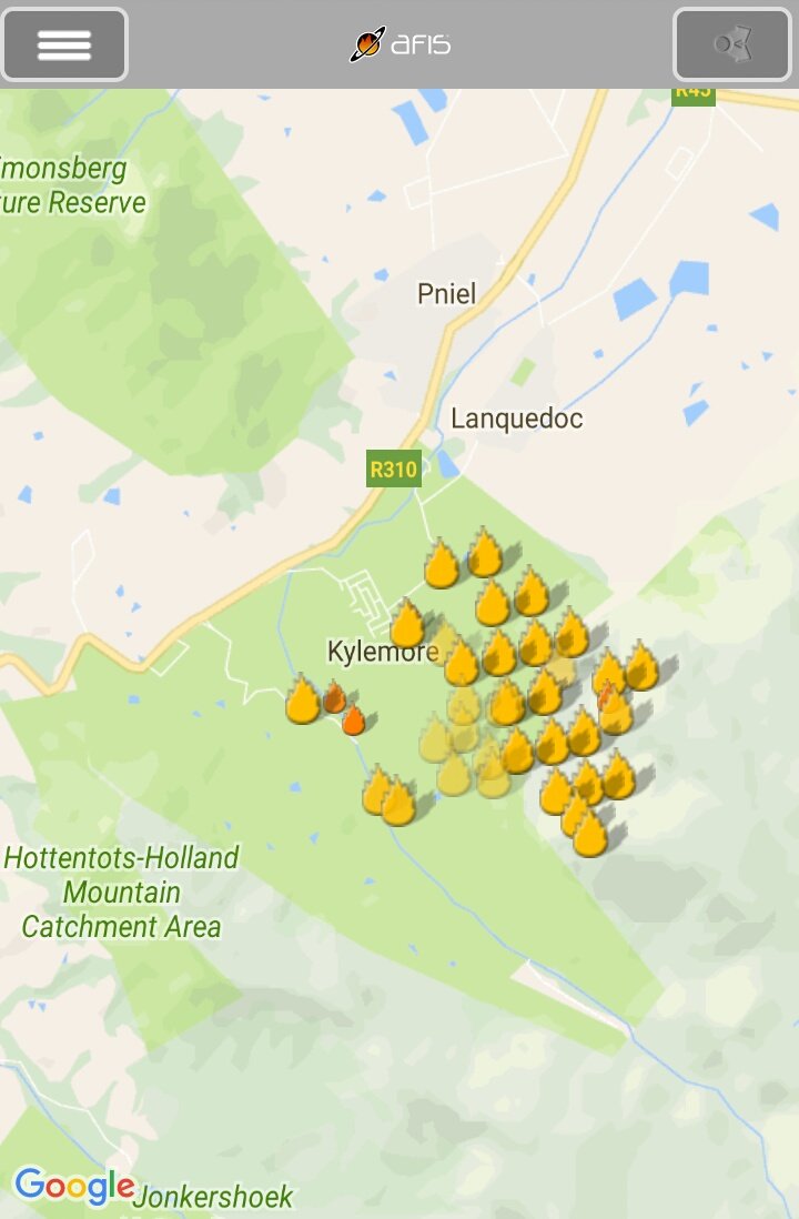 vwsfires's tweet photo. While most of the #wildfires in the Boland area were contained last night & today, the #KylemoreFire breached lines and continues to burn. https://t.co/ydg3db0jNp