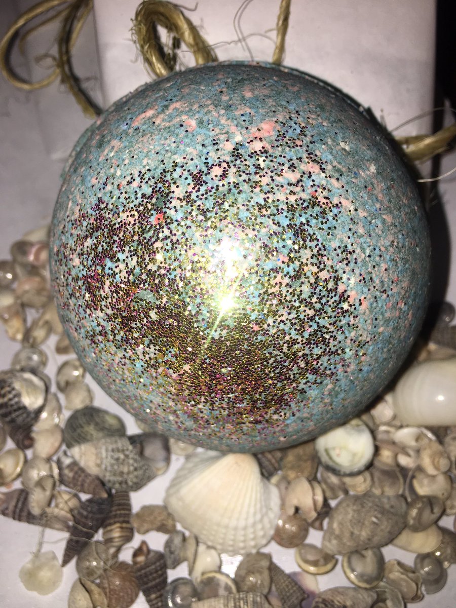 CountryCoconuts's tweet image. Look at these pretty bath bombs! Last night to use the coupon coconut25!!!