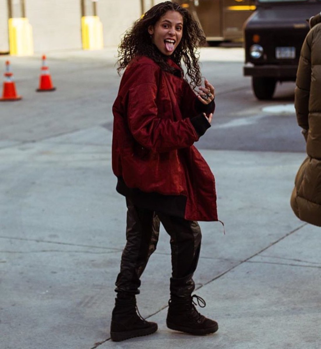 itsLask0's tweet photo. @YesJulz @070shake WHAT A FUCKING ROCK STAR!!!!π #070 #BigWaves #070Project https://t.co/JqJvpjy1kY