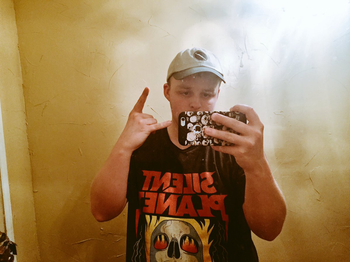 ChaosnrobeR's tweet photo. @SilentGarrett @SLNTPLNT I guess you could say I'm a big fan...... #sphat #spshirt whaddup fam https://t.co/fW8tbVbr3a