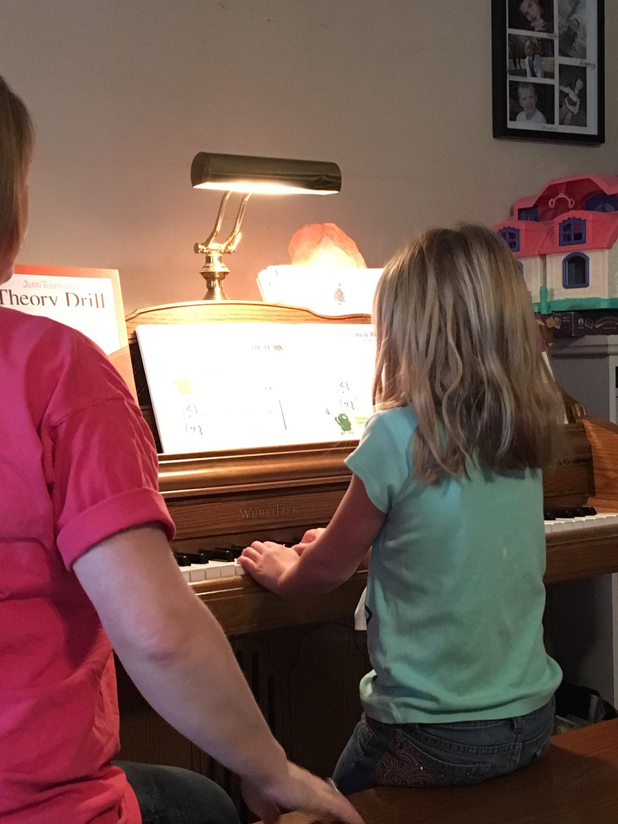 Hartpro01's tweet image. My girl at her piano practice.