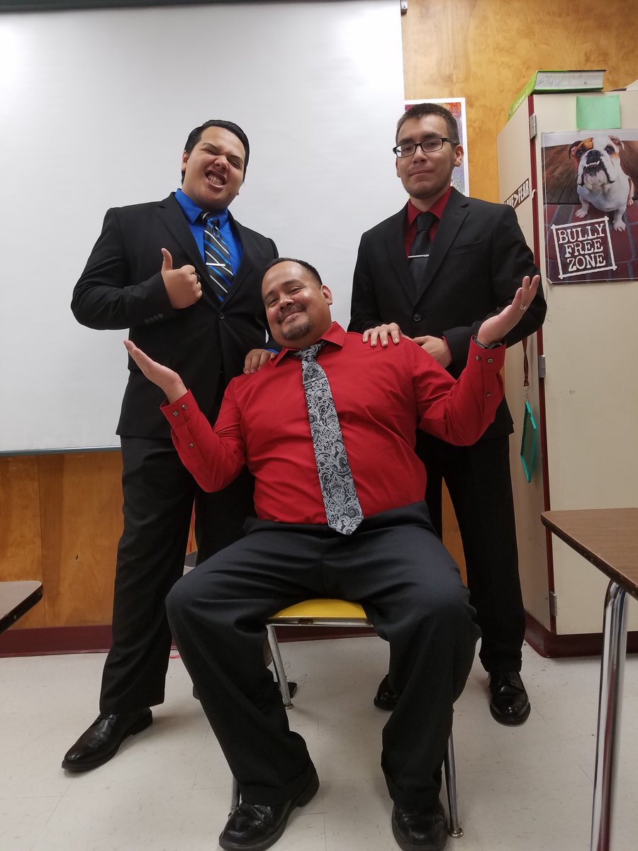 WBhsRod's tweet photo. They got my back #myseniorsarebetterthanyourseniors #projectRod #guysinties #meninblack #Rodlife #Rodgoals https://t.co/0fvkj22QNO