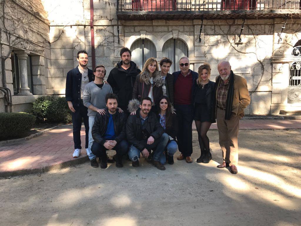 zonaelinternado's tweet photo. Vídeo y fotos del reencuentro de ‘El Internado’ que se verá en Atreseries https://t.co/4y8oNKQQ4H https://t.co/nzQAkpP9dp