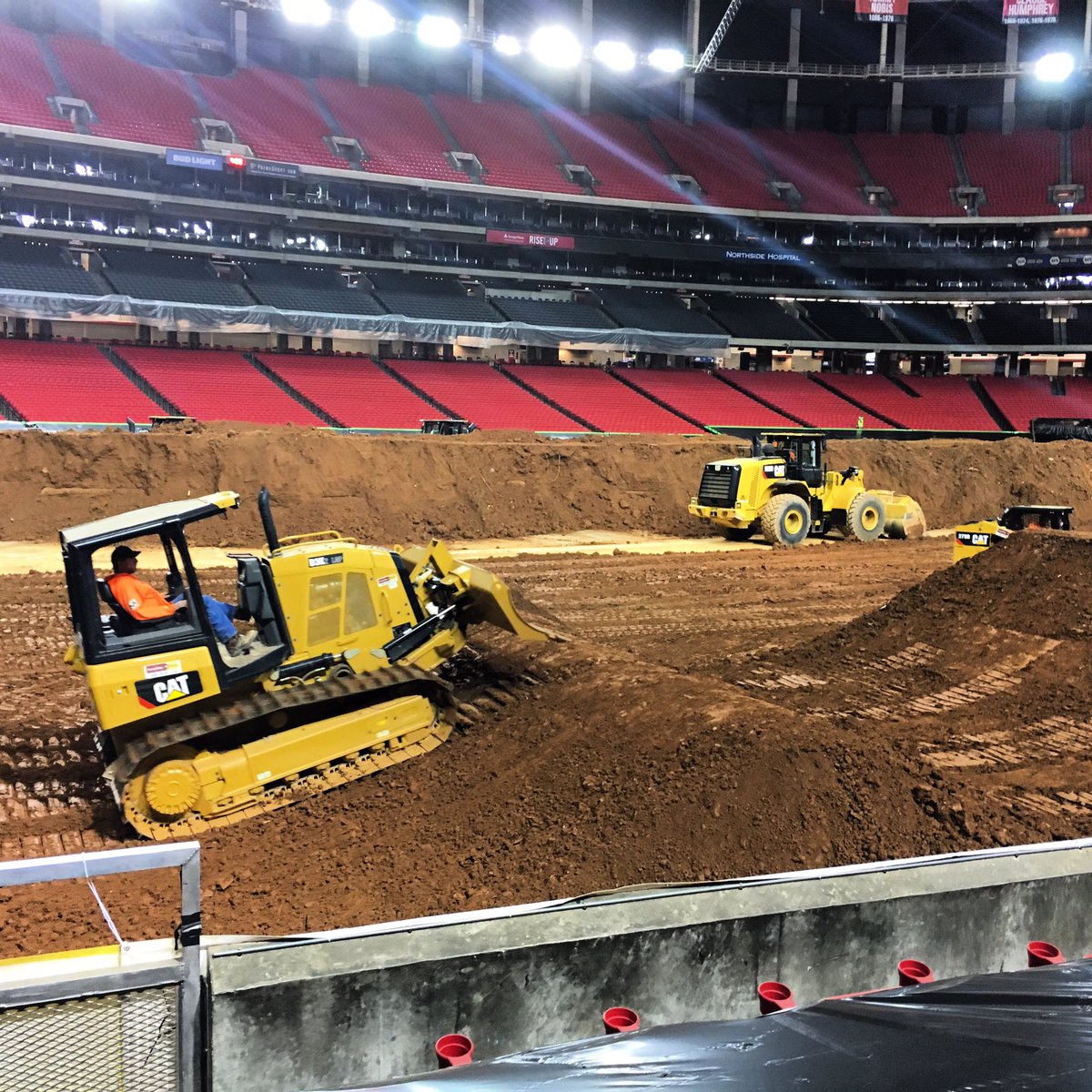 GeorgiaDome's tweet photo. Day two of the track build for #MotoFest Weekend! https://t.co/OvktAiaTx6