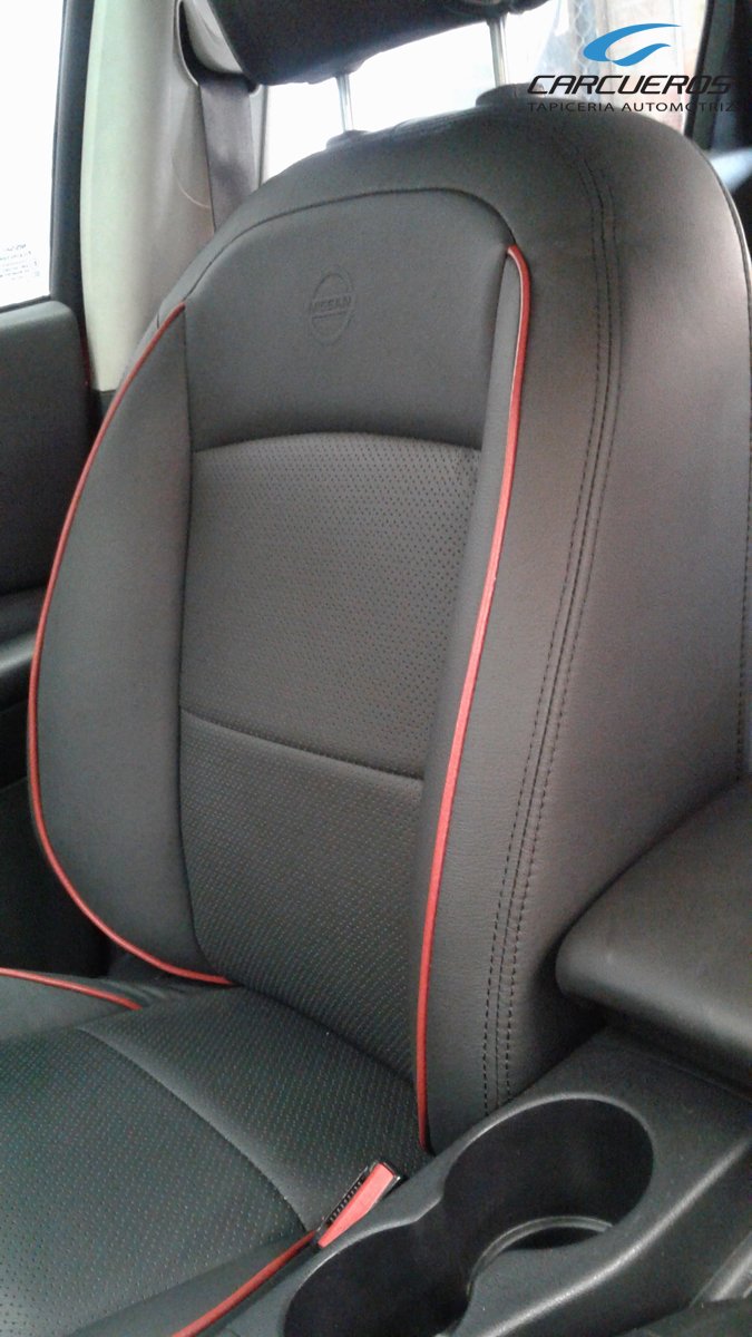 Carcuerossa's tweet photo. Espectacular tapizado con diseño especial: embono rojo y logo repujado en 100% cuero para #Nissan Qashqai. #TapiceríaEnCuero https://t.co/2N8BC82hOH