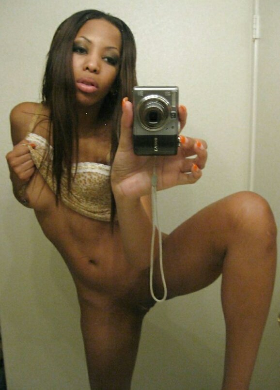 RuturaxXx's tweet photo. Before taking on ma bed. You 're welcome! https://t.co/leKaFimDYp