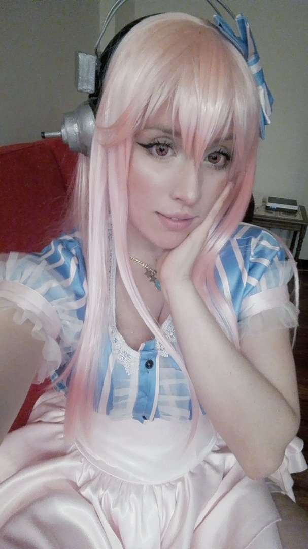 KatiaMeraki's tweet photo. Cuando dicen que Super Sonico es solo tetas.
#memecosplaychallenge https://t.co/kQ6HN8Umfa
