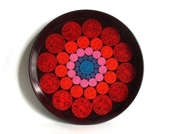 MaryLou60s's tweet photo. Round metal tray with mod design https://t.co/jDgsB8VrrX #vintage #retro #WorcesterWare #1960s #1970s #barware #wiseshopping #collectibles https://t.co/4QPEibbOcA