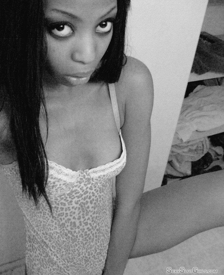 RuturaxXx's tweet photo. She's good on bed https://t.co/gNh2m57BXj