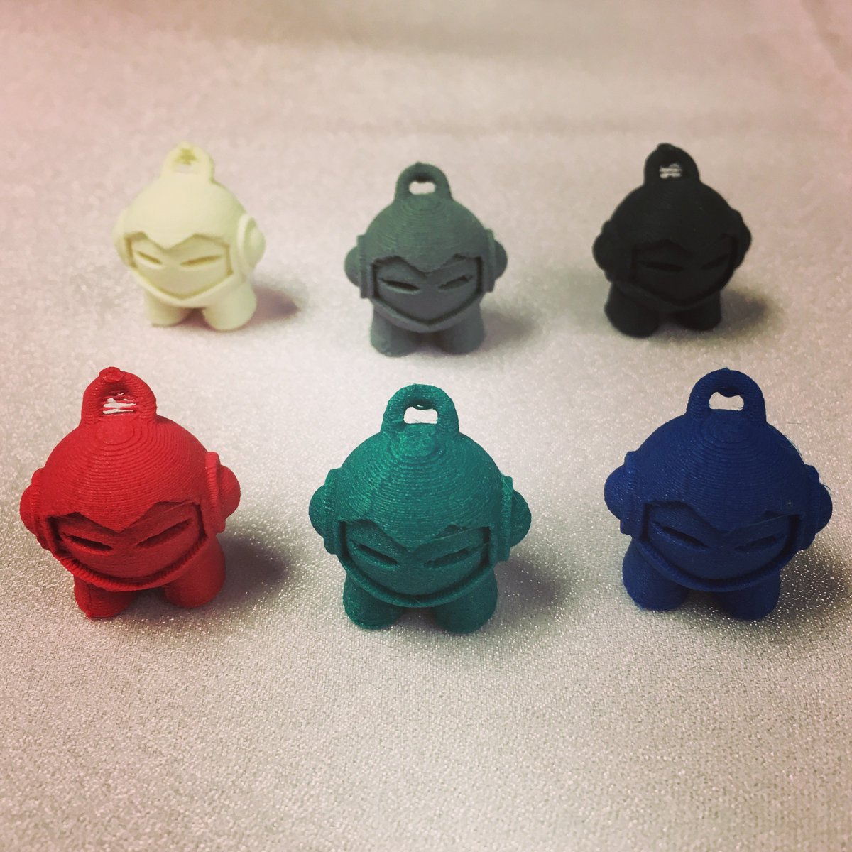 MakerWiz's tweet photo. RGBWGB #marvin x6 #3dprinting @makerbot @proto_pasta #mattefiber #htpla @3dhubs https://t.co/F9WfCdrWLA
