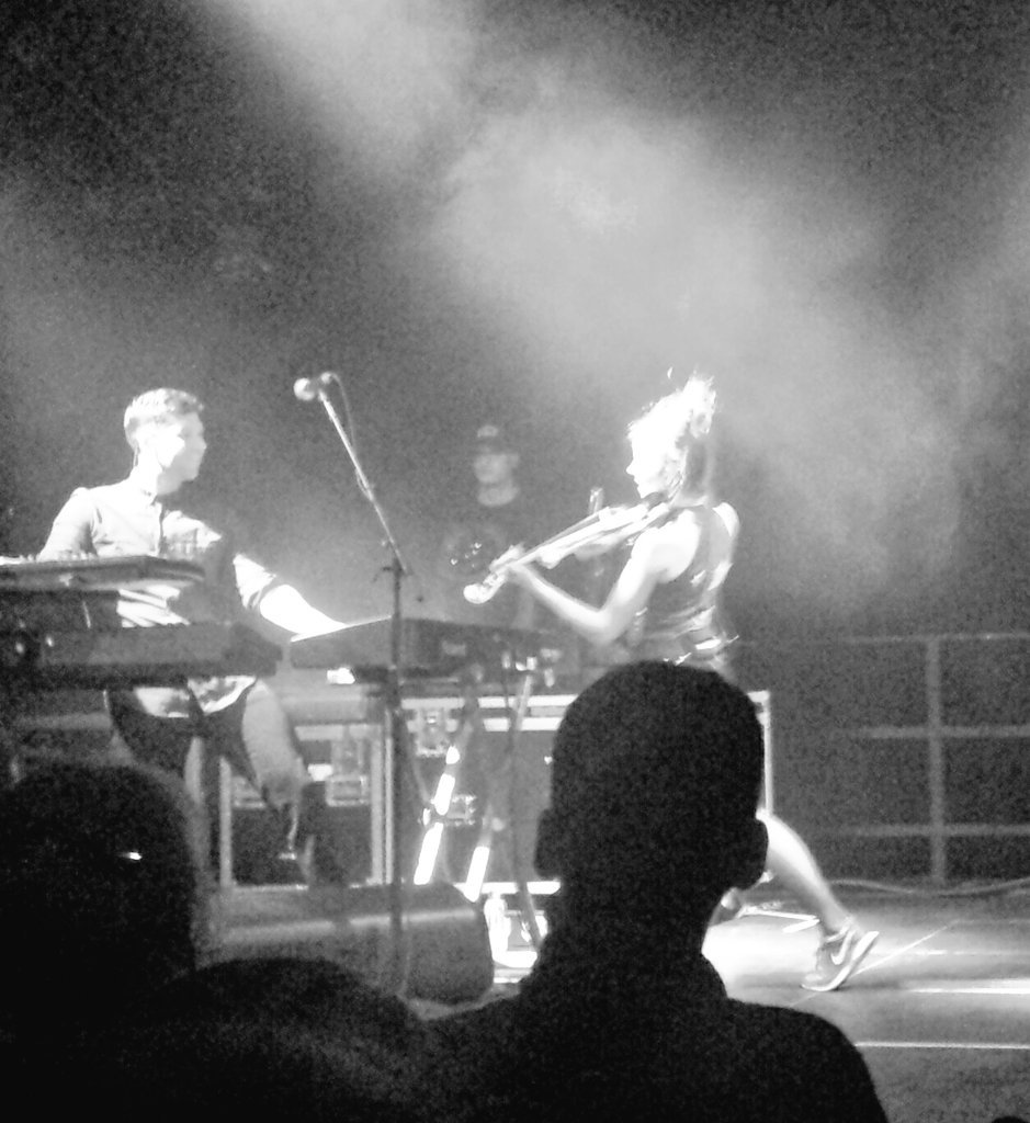 CowboyEuropean's tweet photo. @LindseyStirling Amazing performance tonight, best of luck on the tour! https://t.co/QleAw46VAn