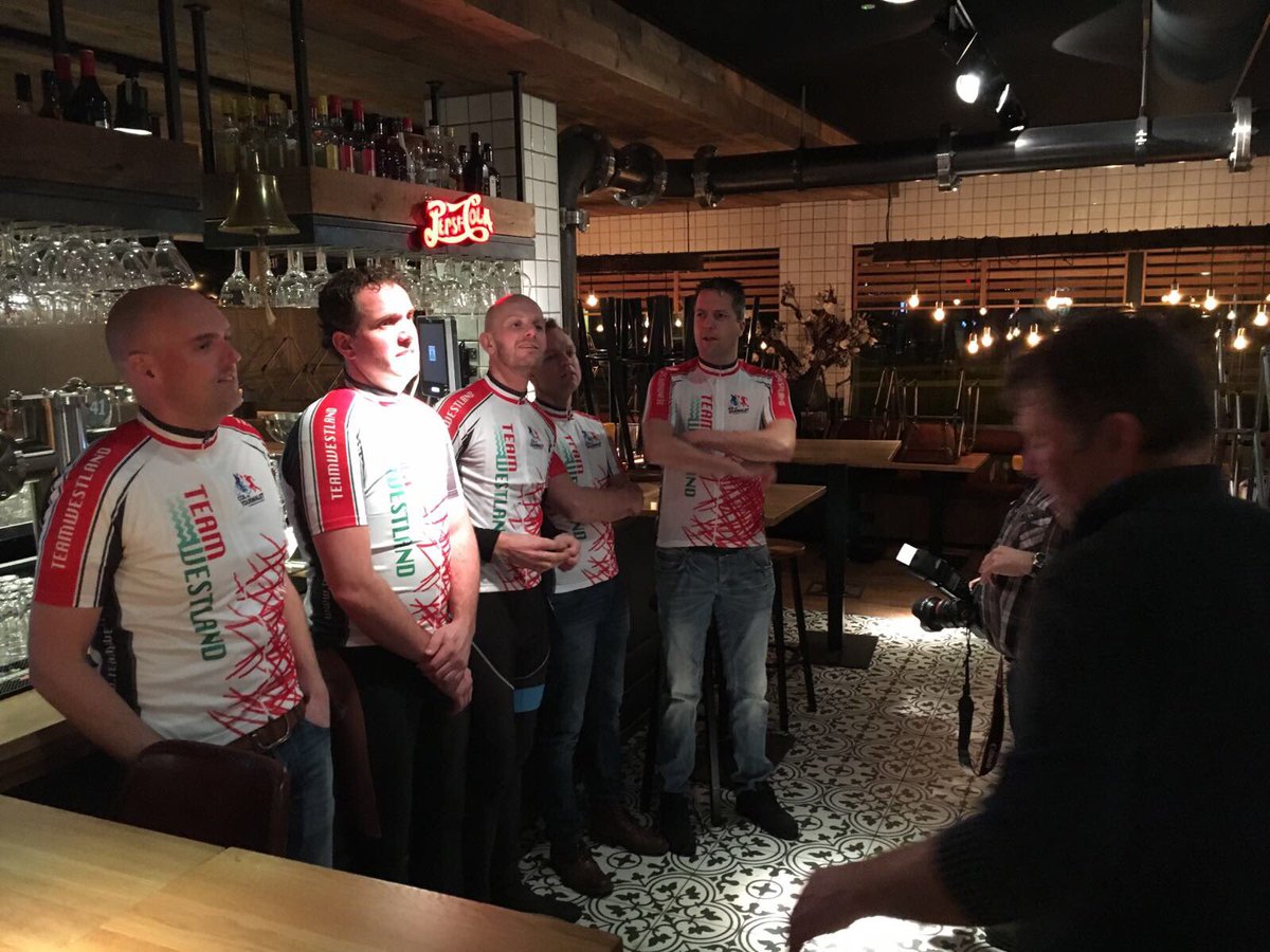 Vanavond fotoshoot gehad voor onze acties #vanwielrennernaarfotmodel #allesvoorhetgoededoel en <a href="/ontwerpstudiow/">Chantal @ ONTWERPSTUDIO WESTLAND</a> de foto's komen eraan :-)