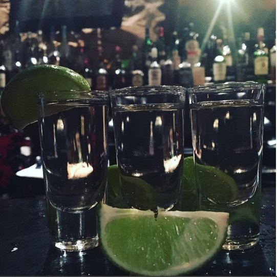 RelicBar's tweet image. SHOT! SHOT! SHOT!

Etiqueta a ese amigo que le hace falta el miércoles de Tequila Shots a $1.