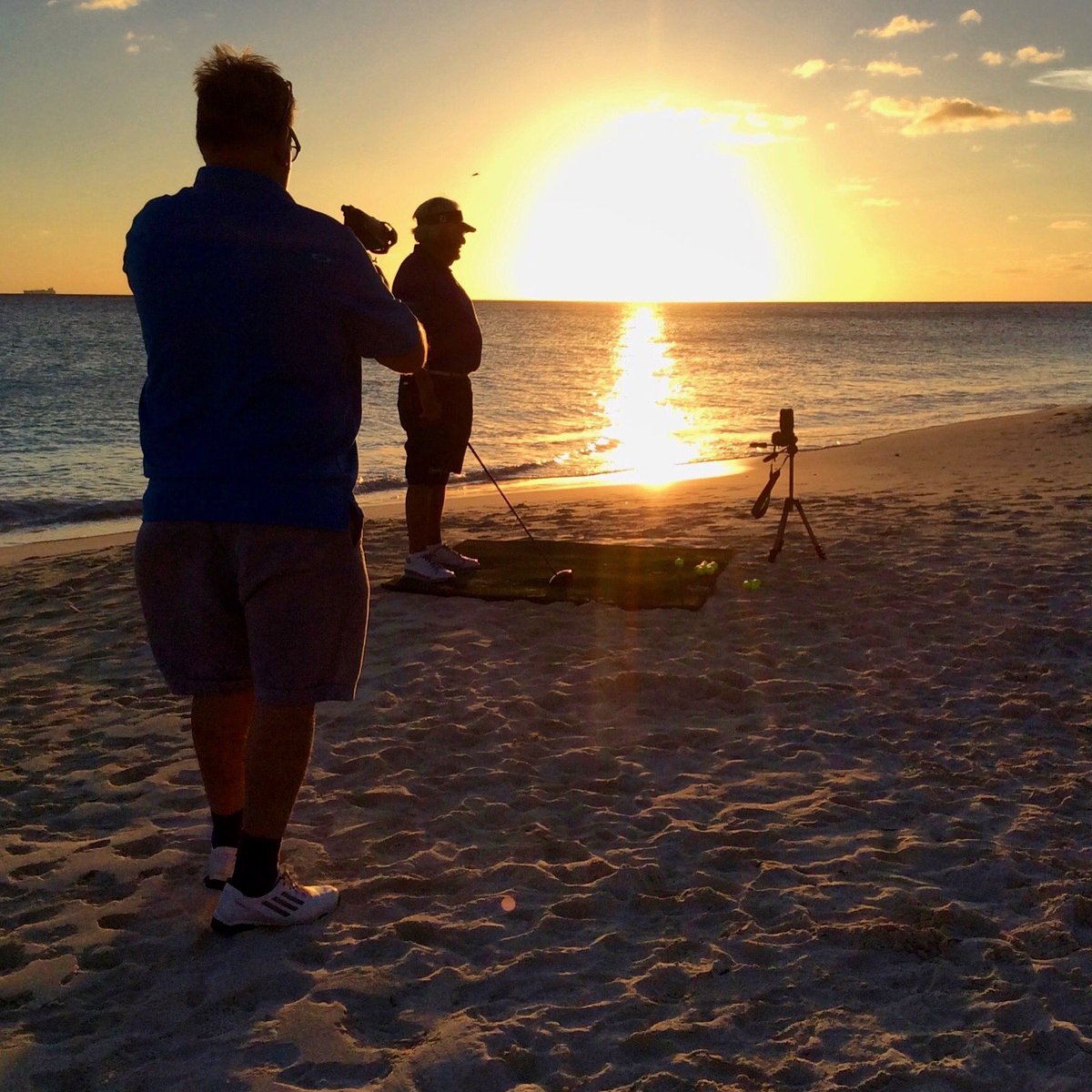 FeelGolf_School's tweet photo. Filming my #golf #app! #sunset #aruba #divilinks https://t.co/2Sbfa5C9lX