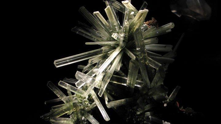 bigthink's tweet photo. 50,000 year old microbes have just been found in crystals. Alive. https://t.co/dork1Aa7ey https://t.co/5CX2BhcXsa