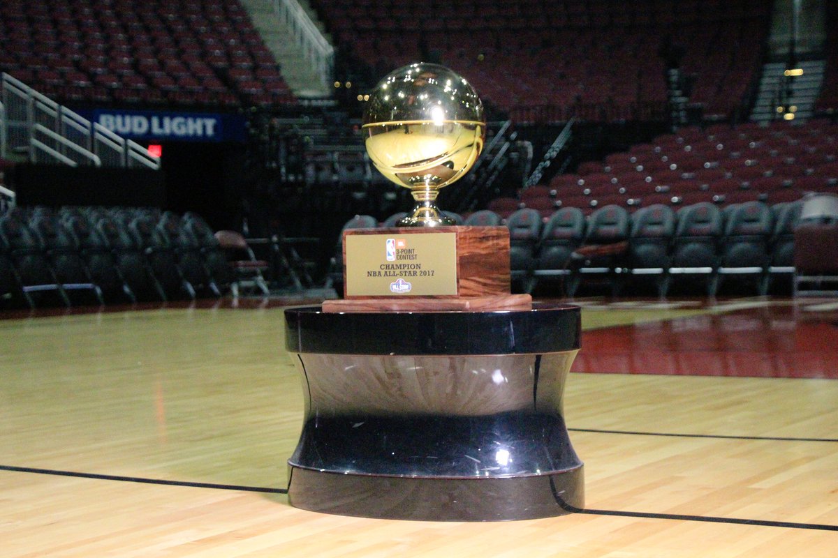 The 3-PT 🏆 is officially in H-Town! #SplashGordon ☔️ https://t.co/zUQbQnGmHB