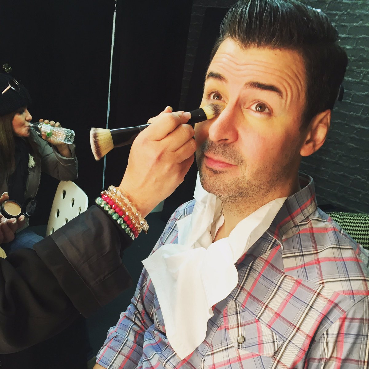 peteleetweets's tweet photo. At work. Looking up, trying not to blink. You know, man stuff.
#PeteAF https://t.co/WXn7HApr2O