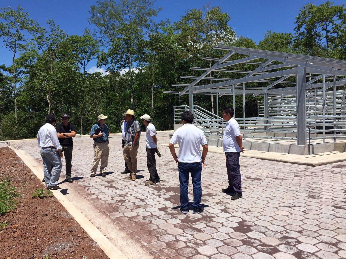 aguadecoco199's tweet photo. #MAGAP brinda apoyo al @gadsantacruz en la ejecución del proyecto del Centro Integral de Faenamiento que se construye en sector #ElOccidente https://t.co/FvJI0m2J3L