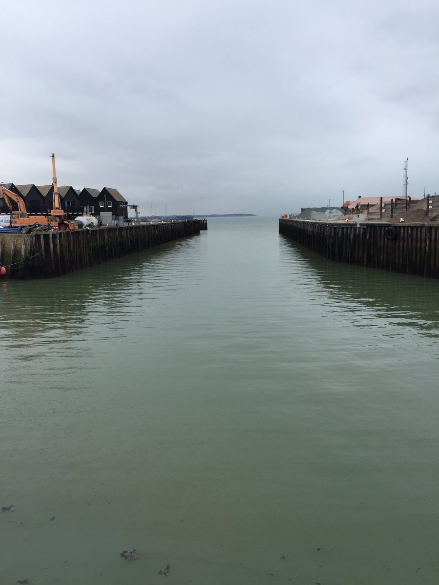 LawrenceHH's tweet photo. Today's lunch break run in Whitstable 
@sportseventsuk
#teamtomtom
#TomTomRunner2 
@UkTomTom
#getgoing #bluestrap 
#ukrunchat @TomTomSports https://t.co/uzs2M2piDH
