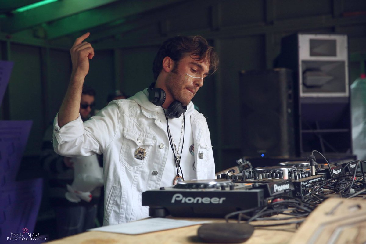 oimovement's tweet photo. Why @travelermusic and @EnvisionFestCR are a match made in heaven... https://t.co/de8Xde4jsD #envisionfest @costarica https://t.co/mlaTOkdBPn