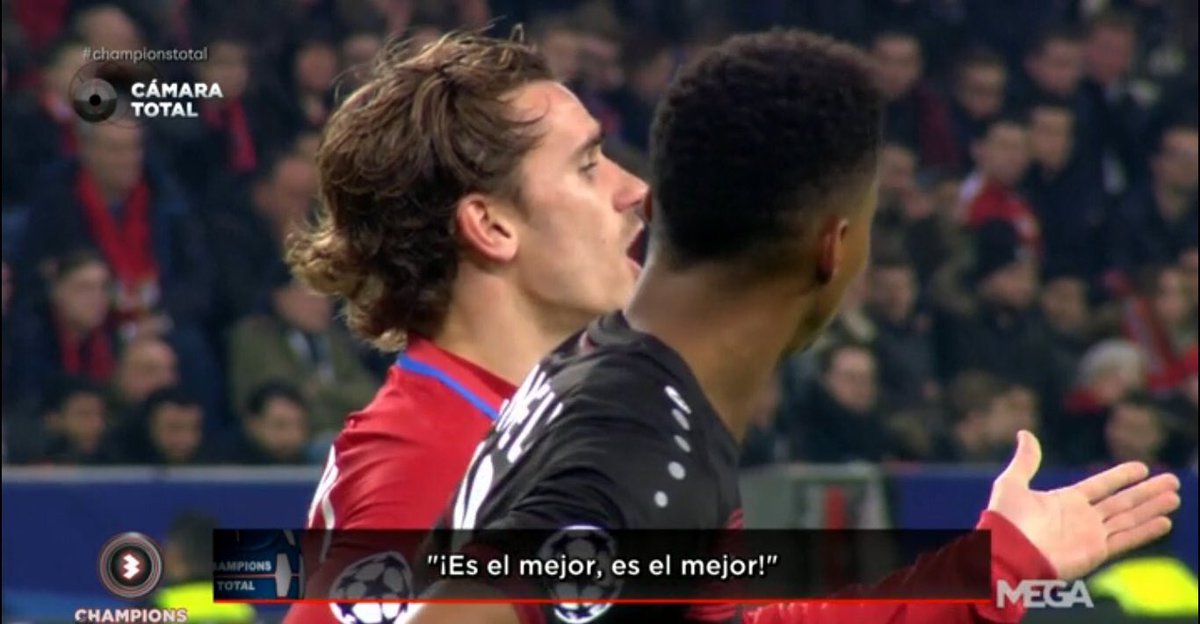 Footballogue's tweet photo. [#LDC] La réaction de Griezmann après la sortie de Gameiro: 
"Non ! C’est le meilleur, c’est le meilleur !" https://t.co/HS2ydcd441