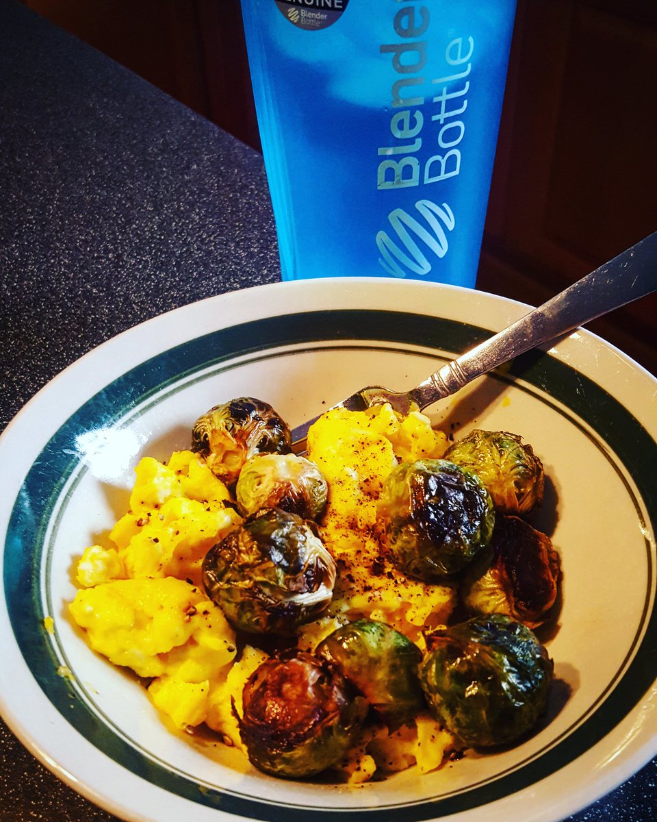 ADub08's tweet photo. Eggs and Brussels sprouts - why? Bc I can. #eatclean #whole30 https://t.co/WnNaRu4azs