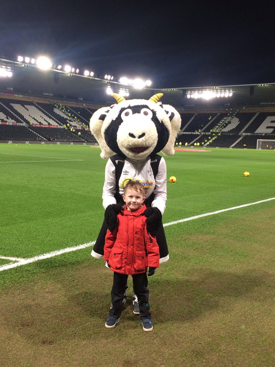 leanneswift3's tweet photo. Jack and Ewie at Derby v Burton! #dcfcgroups https://t.co/vndQ6zJzKI