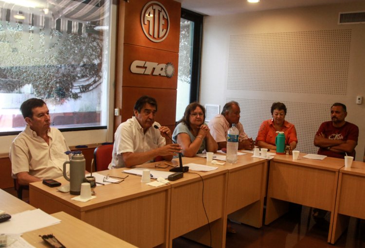 CachorroGodoy's tweet photo. #ATE 6 y 7 de Marzo: Paro Nacional de 48hs https://t.co/xuP6GmalWf https://t.co/Sgogq6JTWX