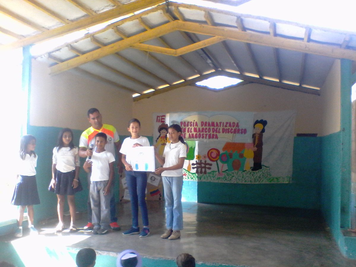 ApisaEsc's tweet photo. E.B.Apisa desarrollando los ejes temáticos del mes: febrero  resaltando el talento de los niños y niñas por medio de los grupos estable. https://t.co/v3Zh2qdrN7