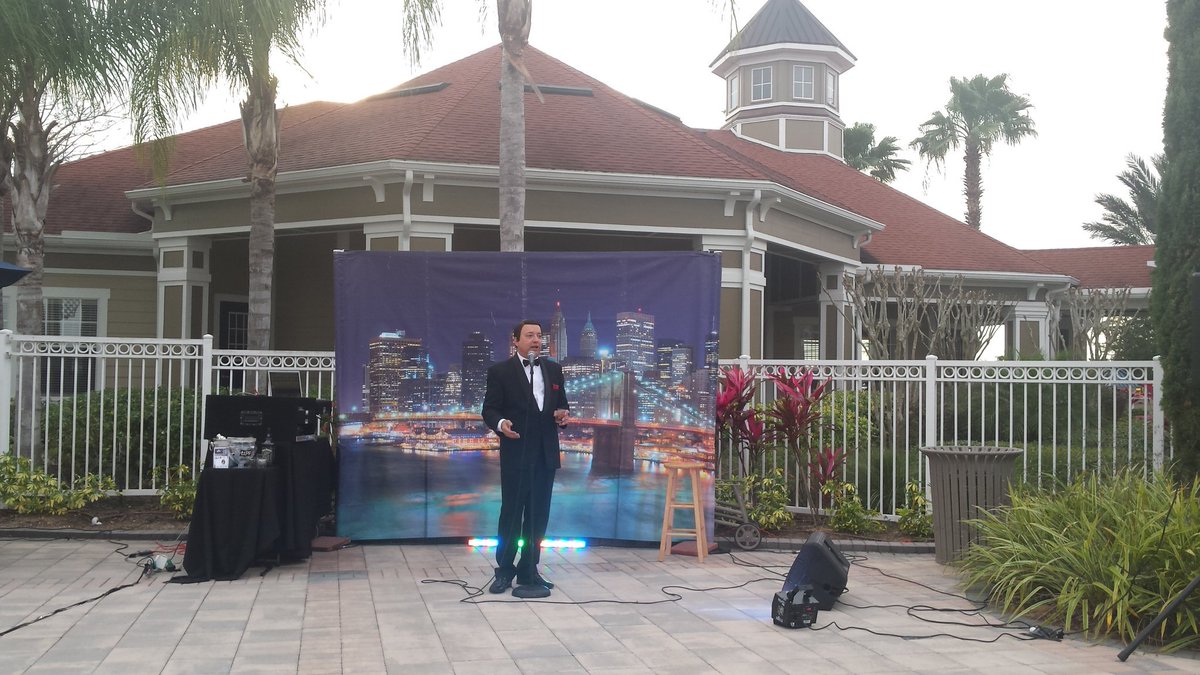 AFrankSinatraTA's tweet photo. A Tribute to Sinatra party for residents going on now by the pool! #Sinatra https://t.co/n10kW4zu9a