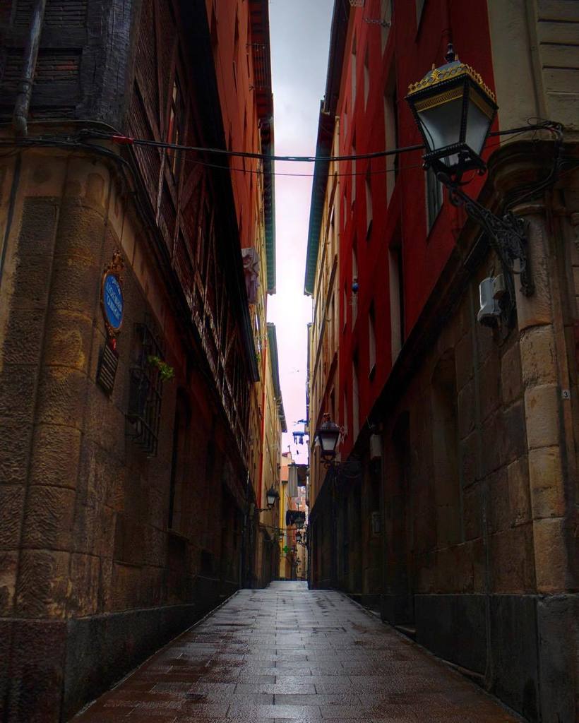rockylogy's tweet photo. Un rinconcito de Bilbao. Próximamente más en las mejores pantallas, las vuestras. 😉
#bilbao #bilbo #euskadi #paisva… https://t.co/yC45605qZb