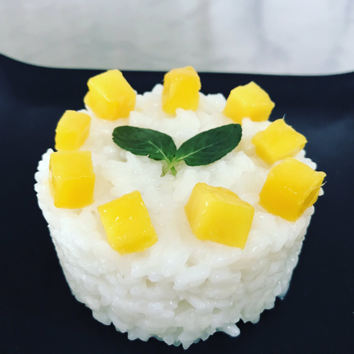 verodnika's tweet photo. Khao Niao Mamuang , delicioso #postre de arroz , con salsa de #coco y #mango Gastronomía Tailandesa https://t.co/GB5EBHu7Bh