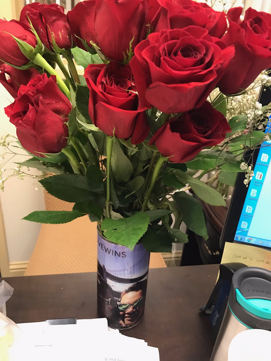 rockster69's tweet photo. @FromYouFlowers Thank you for messing up my order. Roses instead of tulips 😳 You can't even handle a simple job 🙄 #HellaStupid @iammissingh https://t.co/ygLj69zrIL