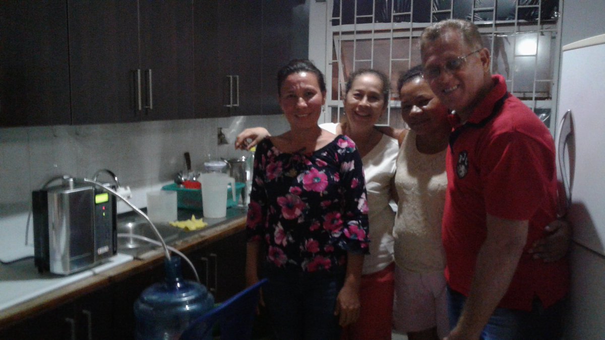 EnagicColombia's tweet photo. Más familias colombianas disfrutan de #AguaKangen. #Cambie su  #Agua, Cambie su #Vida. https://t.co/PGN9pKirJ4