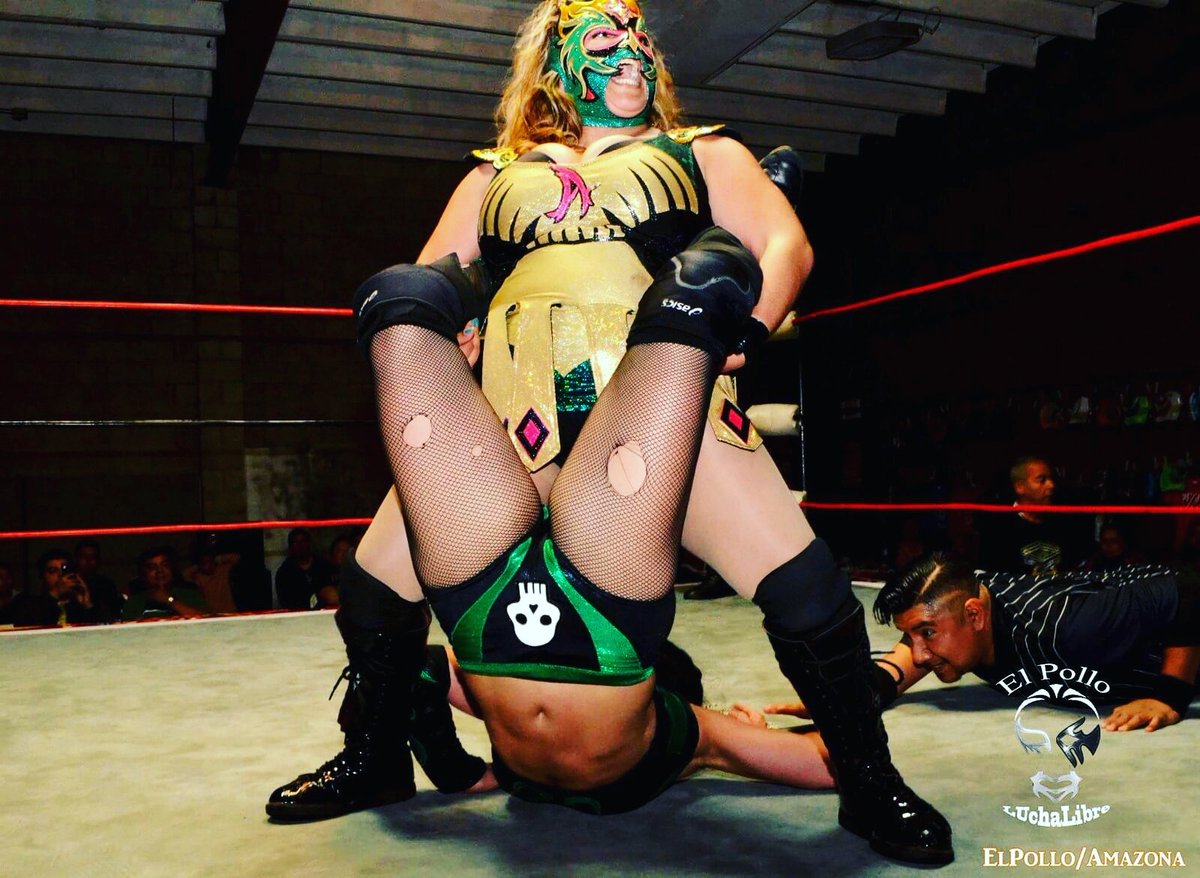 AmazonaLuchador's tweet photo. Modo: RUDA 💪

#AsiLePegoAh ___________👊💀
#Uipw  #elpollophotography 
#LaReynaTijuanense https://t.co/JqWTMBSPB8
