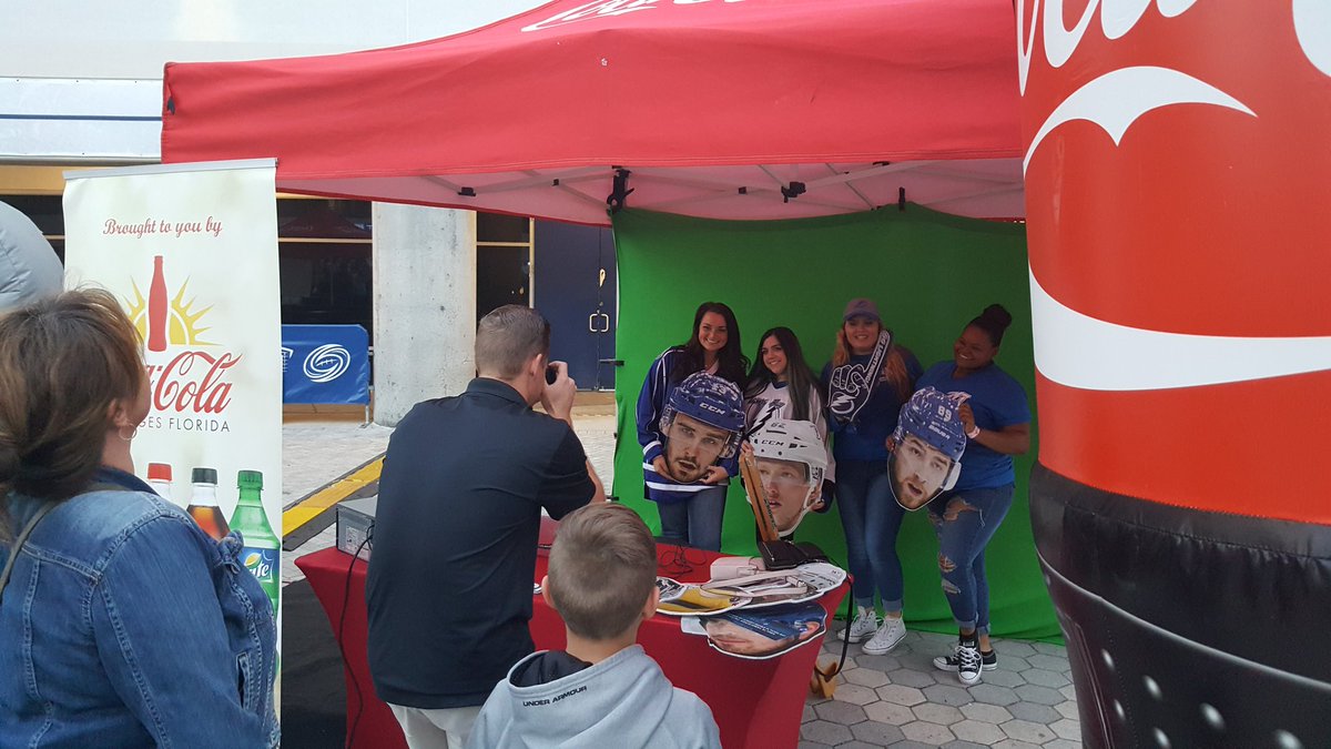 FeedingTampaBay's tweet photo. Head to #ThunderAlley &amp; take your photo for #HungerNight! Bring awareness to the issue of hunger. #FreezeHunger at https://t.co/aT5w8VD8zG https://t.co/wHZud7x6Cj