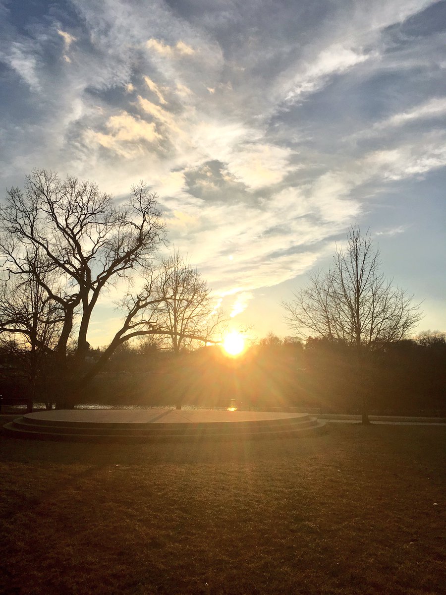 gailbrdnlibrary's tweet photo. It's another beautiful evening on the #FoxRiver.  This #sunset view is everything. 💕
#ElginIL #Elgin365 https://t.co/OYAP96AleP
