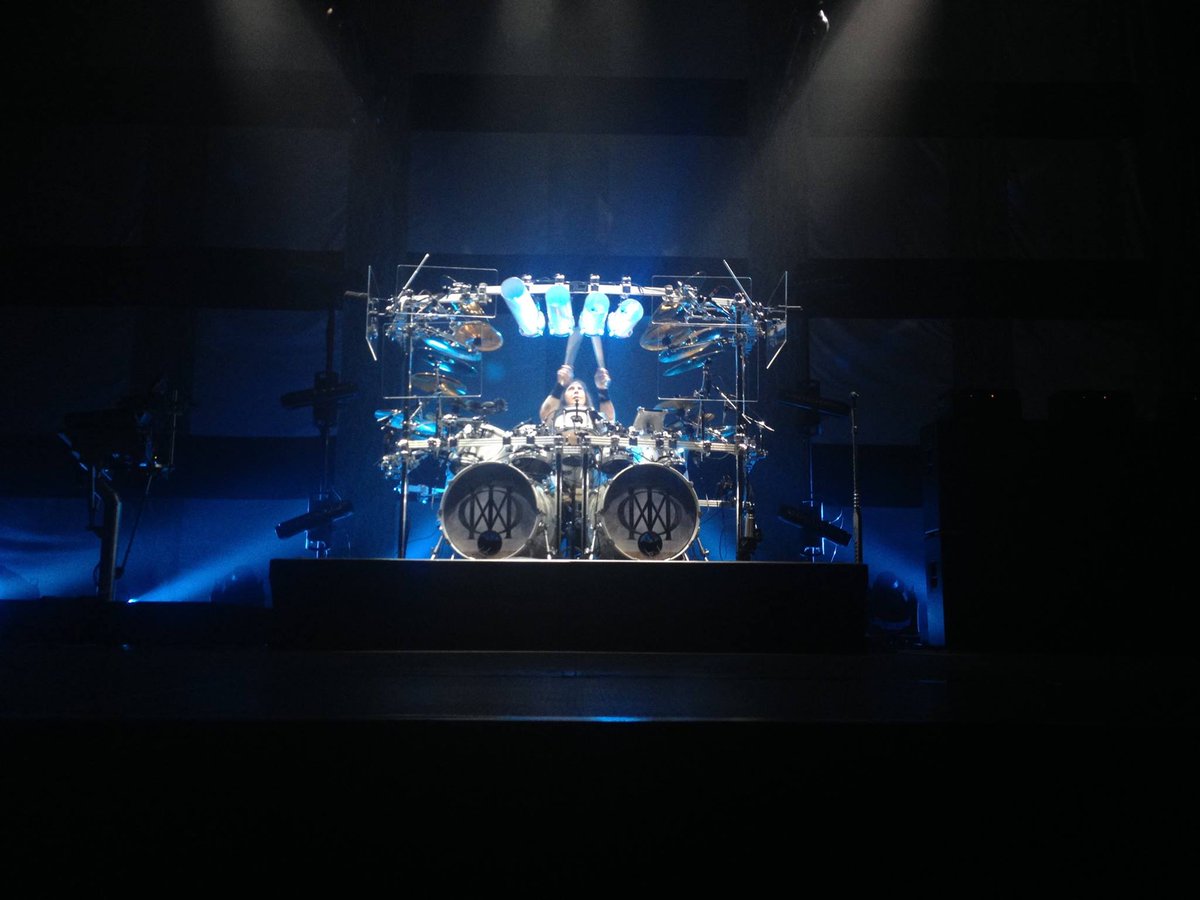 markbredius's tweet image. Photos of the Dream Theater show at the @013 earlier this month. 😎